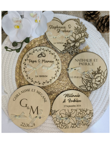 Porte-Alliances Mariage Bois Personnalisé | Prénoms & Date Gravés Bordure Florale