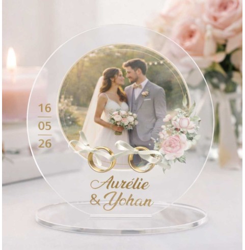 support alliances mariage personnalisé en acrylique rond avec photo des mariés et prénoms décoration de mariage élégante